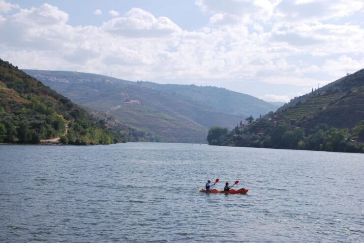 Pinhão: Douro Valley Rabelo Boat Tour and Kayak Experience - Activity Details