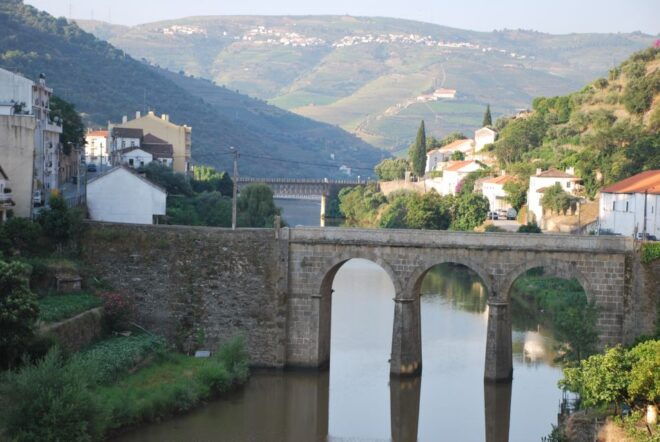 Pinhão: Douro Valley Rabelo Boat Tour and Kayak Experience - Select Participants and Date