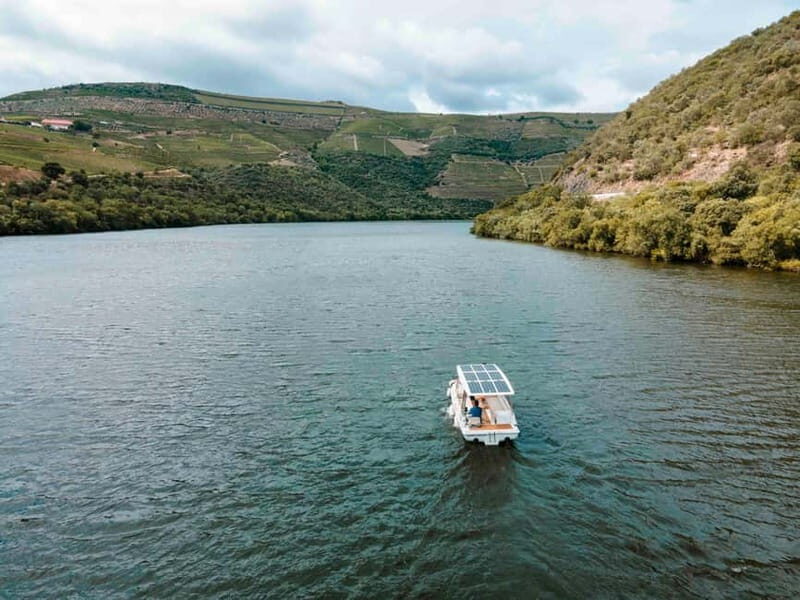 Pinhão: Private Electric Boat Tour 2h| Wine Tasting Included - Good To Know