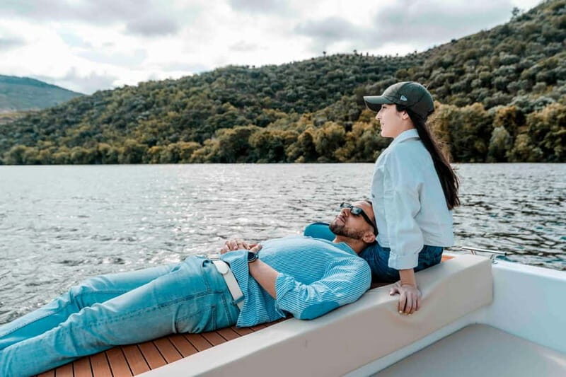 Pinhão: Private Electric Boat Tour 2h| Wine Tasting Included - Introduction to the Experience