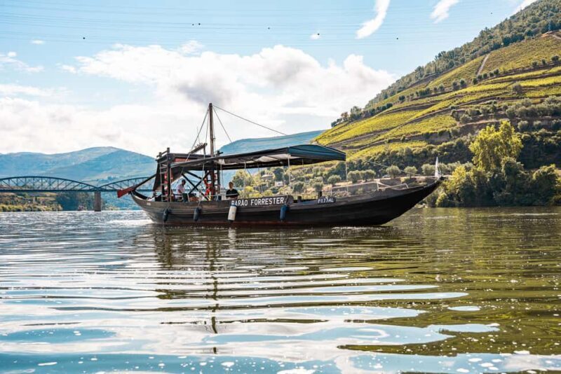 Pinhão: Private Sunset Rabelo Tour with Bottle of Port Wine - The Itinerary Breakdown