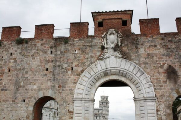 Pisa: First Discovery Walk and Reading Walking Tour - Tips for Participants