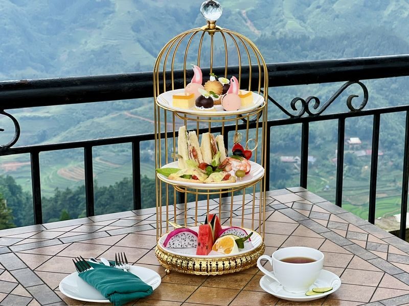Pistachio Hotel: Afternoon Tea & Floating Tray with Muong Hoa View - A hotel tea break above Sapa