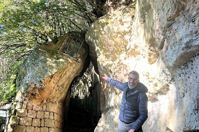 Pitigliano in the Footstep of the Etruscan: Hike and Wine Tasting - Expert Guided Tour