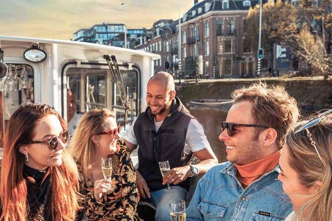 Pizza Cruise Along the Amsterdam Canals - Professional and Friendly Staff