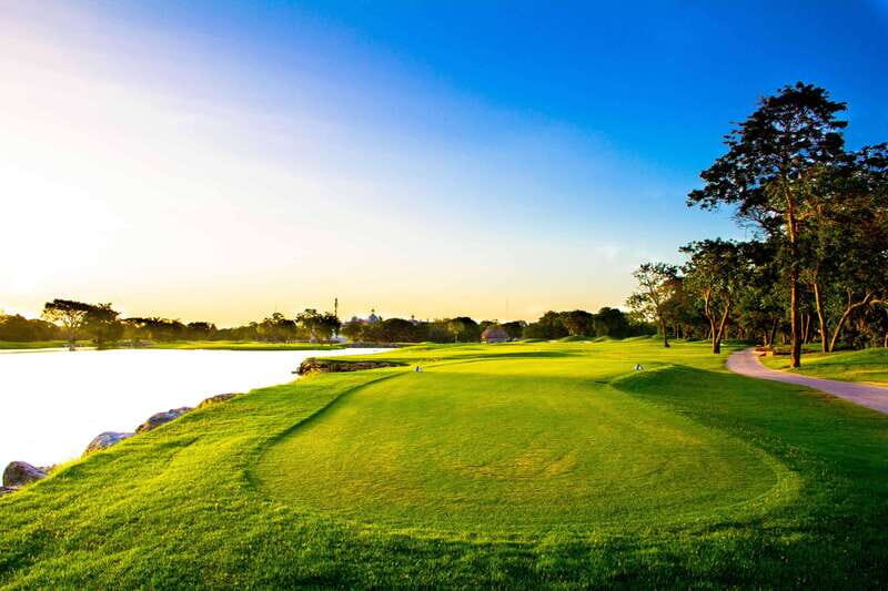 Play Hard Rock Golf Course W/Clubs - What Makes This Golf Tour Unique?