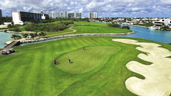 Play Puerto Cancun Golf Course - Island Green on Final Hole