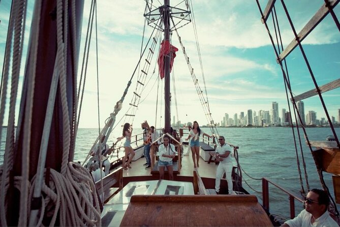 Playa Blanca Pirate Adventure - Tour Features