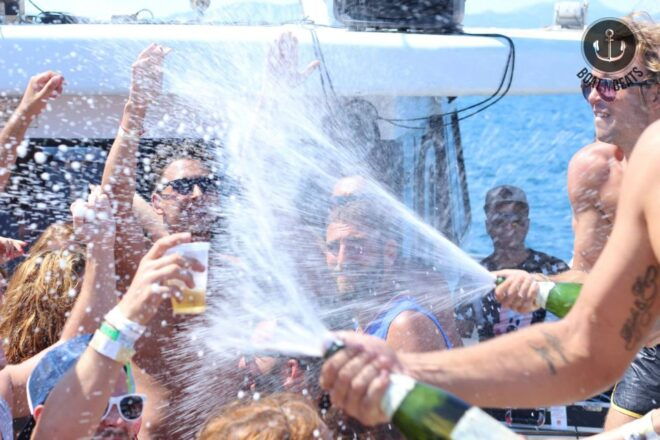 Playa De Palma: Boat Party With DJ, Buffet and Entertainment - Highlights