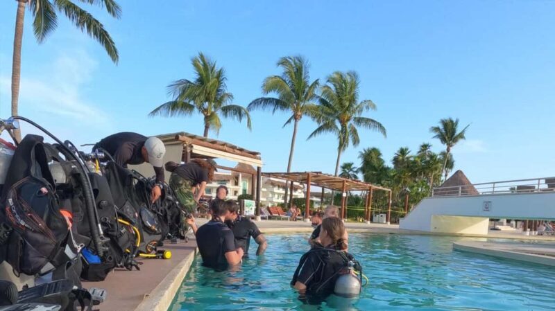 Playa del Carmen: Introductory Scuba Diving at Coral Reefs - An In-Depth Look at the Playa del Carmen Introductory Scuba Tour