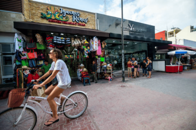 Playa Del Carmen: Shopping Tour, Tasting & 5th Avenue Visit - Access to Mamitas Beach Club Facilities
