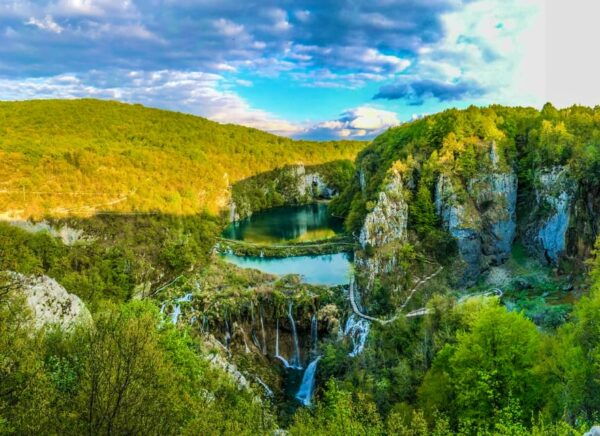 PLITVICE LAKES FULL DAY TOUR WITH LOCAL - Meeting Point Information