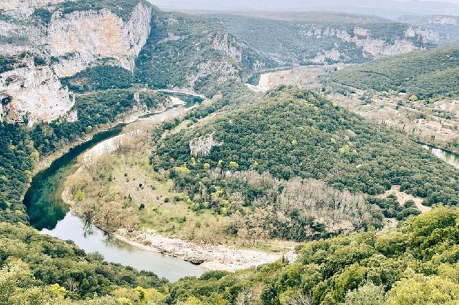 Poetic Mood Show at the Waters Edge in Pont Darc - Common Questions