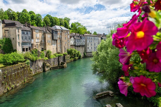 Poetic Show and Relaxing Walk in Oloron - Show and Walk Details