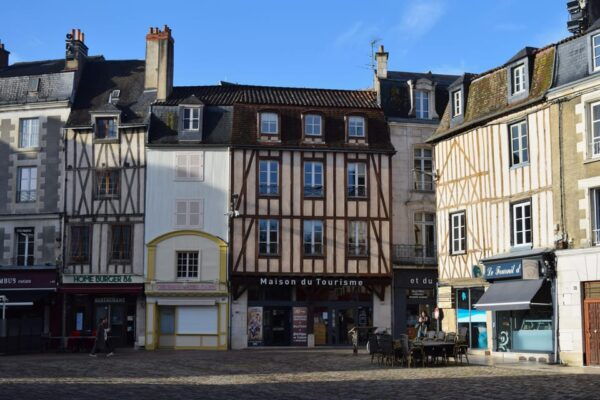 Poitiers: Eleanor of Aquitaine Walking Tour - What to Expect