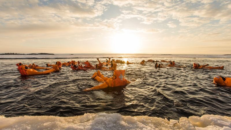 Polar Explorer Icebreaker Cruise with Ice Floating - Food, hot drinks, and a busy schedule
