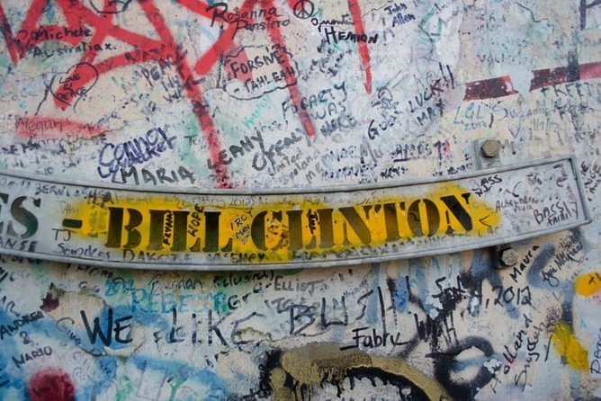 Political Taxi Tour Belfast (1-7 People) - Unbiased Commentary and Comfortable Travel