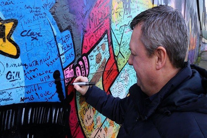 Political Taxi Tour Belfast (1-7 People) - Tour Guides and Testimonials