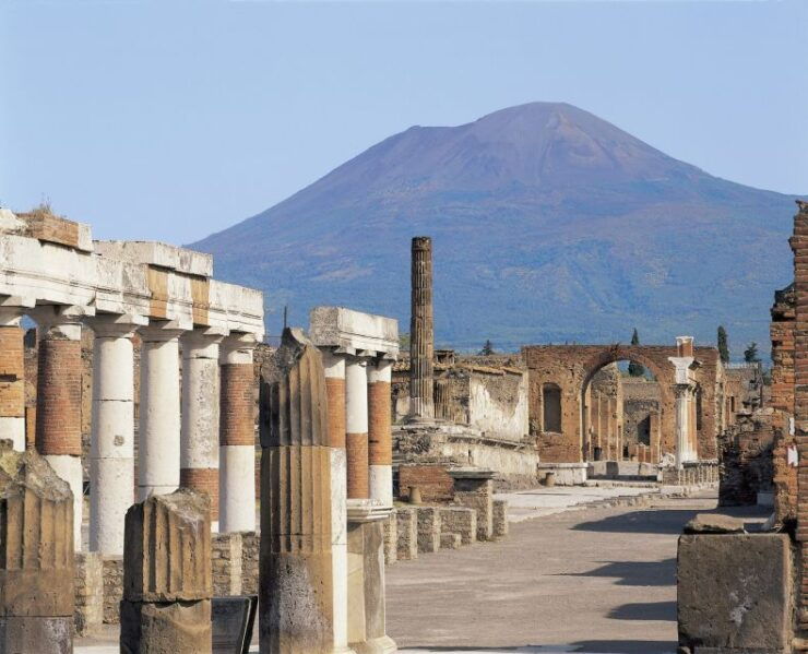Pompei & Vesuvius Private Day With Stop Lunch in the Winery - Itinerary and Experience
