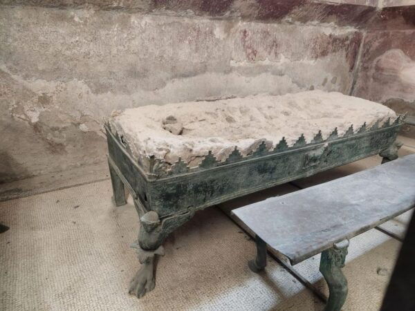 Pompeii and Herculaneum Tour - Languages and Inclusions