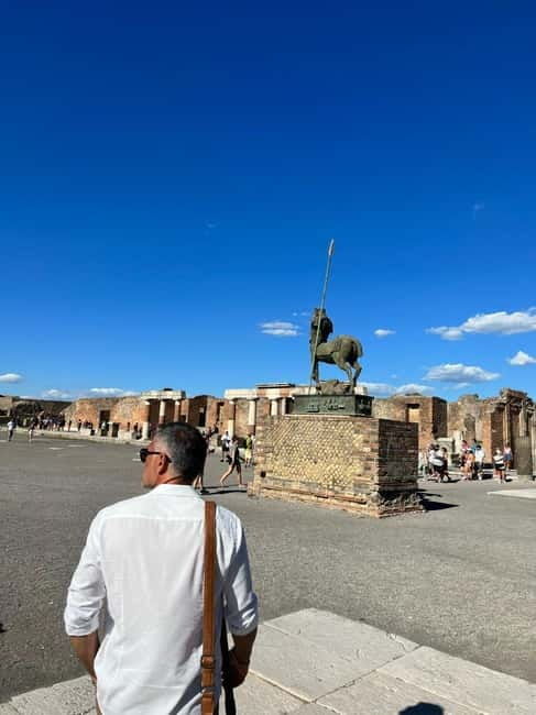 Pompeii and Vesuvius Cellars: Tour with Pick-Up in Positano - Exploring the Pompeii Ruins