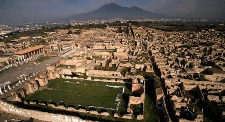 Pompeii Fast Tour: Visit of Pompeii Ruins With a Guide - Good To Know