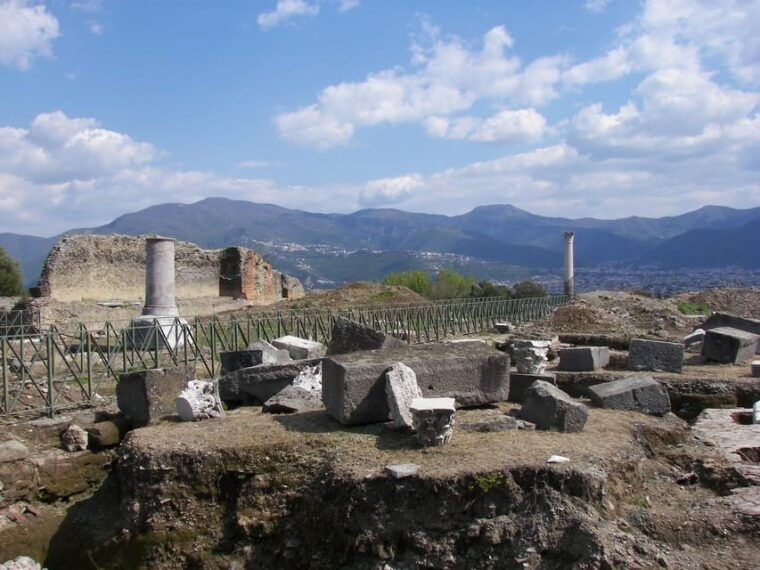 Pompeii: Group Tour With Guide - Tour Experience and Expectations