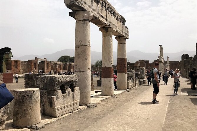 Pompeii: Guided Small Group Tour Max 6 People With Private Option - Exploration of Pompeii Archaeological Park