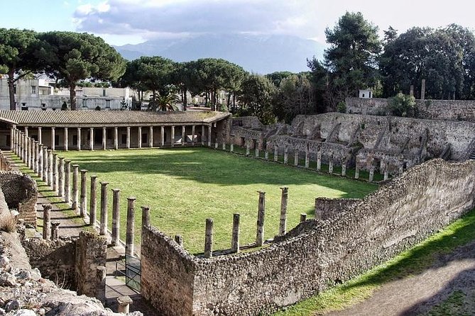 Pompeii Guided Tour - Group Size and Accessibility