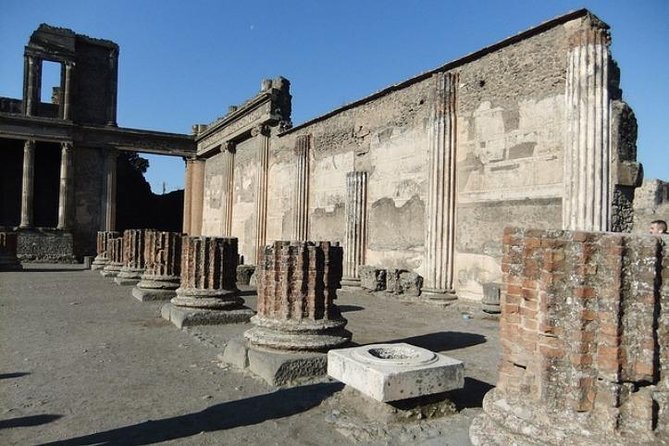 Pompeii Guided Two-Hour Tour With A Real Archaelogist - SKIP THE LINE - Meeting Point Details
