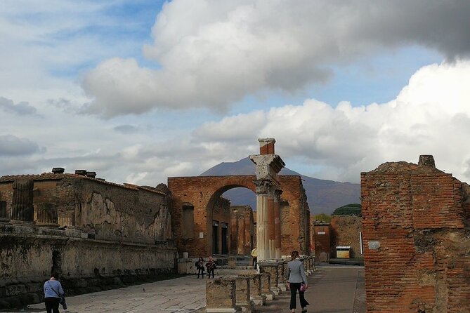 Pompeii Guided Walking Tour With Included Entrance at Pompeii Ruins - Common Questions