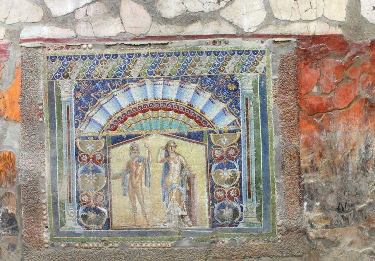 Pompeii, Herculaneum and Vesuvius Tour - Herculaneum: The Smaller but Fascinating Site