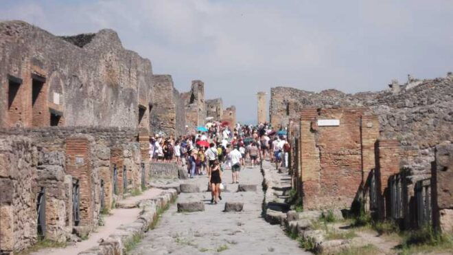 Pompeii: Private Tour With Wine Tasting on Vesuvius - Tour Highlights