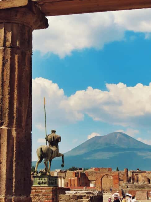 Pompeii: Skip-the-Line Entry Ticket WITH TOUR GUIDE AND TRANSPORTATION - Authentic Insights from Reviews
