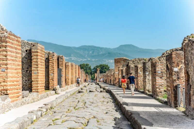 Pompeii: Small Group Tour with an Archaeologist - The Experience: What You Can Expect