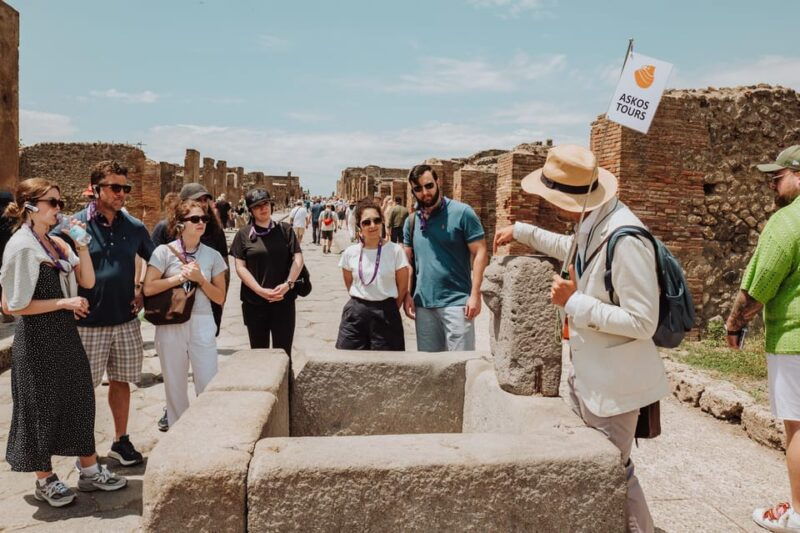 Pompeii Small Group Tour With an Archaeologist for 15 People - Expert Archaeologist Guidance