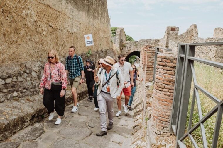 Pompeii Small Group Tour With an Archaeologist for 15 People - Key Sites to Explore in Pompeii