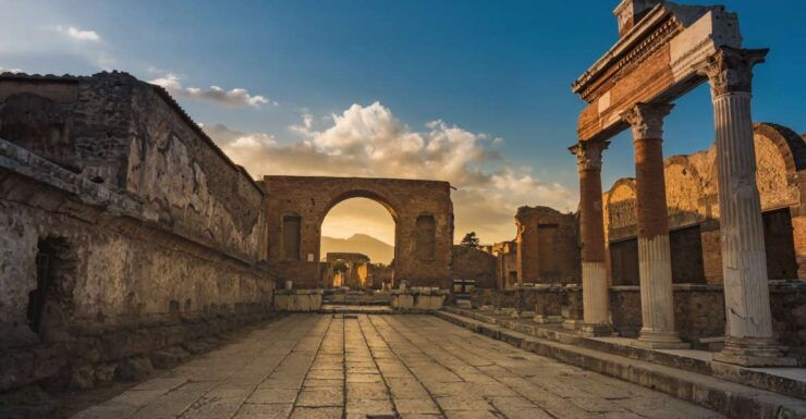 Pompeii Small Group Tour With an Archaeologist Guide - Good To Know