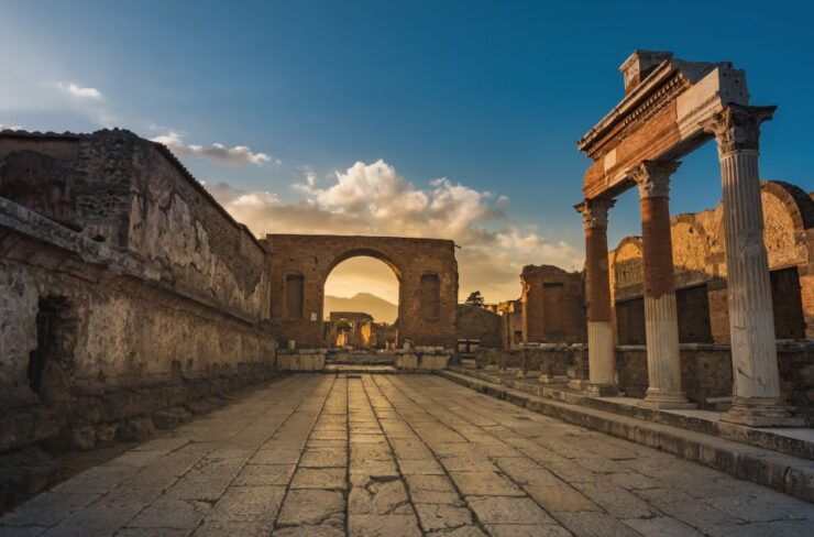 Pompeii Small Group Tour With an Archaeologist Guide - Activity Highlights