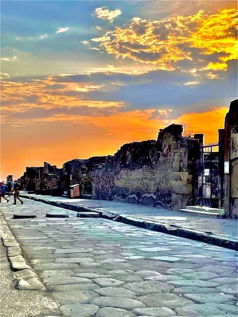 Pompeii Sunset Tour - What to Bring