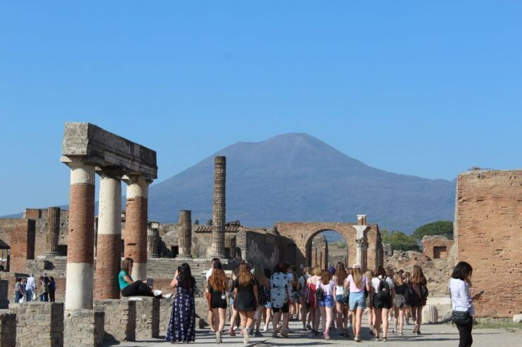 Pompeii: the Slow Tour - Tour Duration and Commentary Options