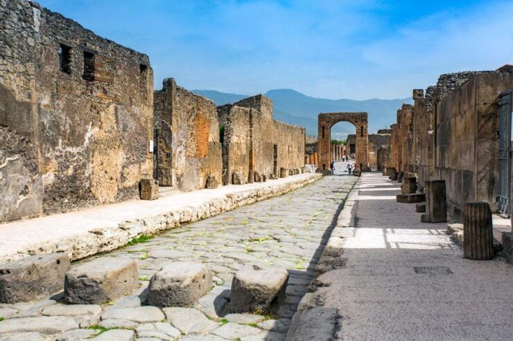 Pompeii: Traditional Food Experience in a Museum - Pompeii Visit