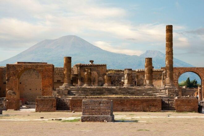 Pompeii With an Archaeologist: Ticket & Audio Tour (Eng) - Includes