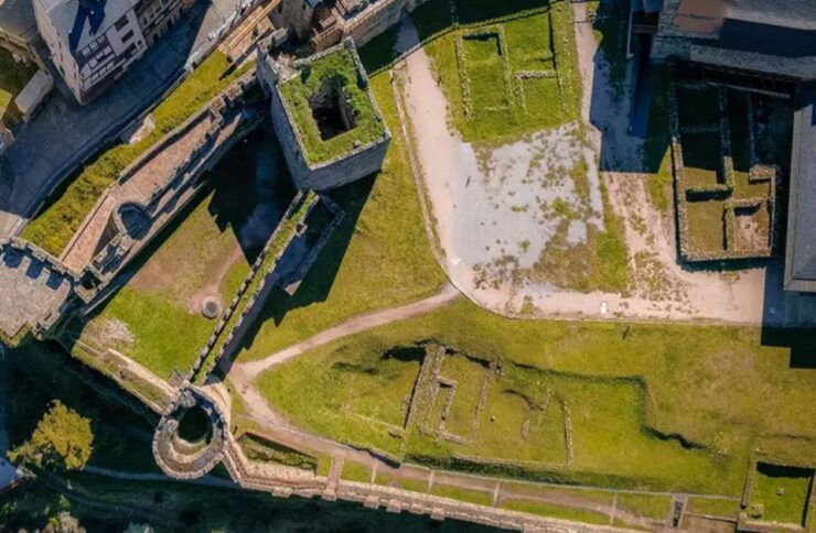Ponferrada: Castle of the Templars Entry and Guided Tour - Experience Highlights at Ponferrada Castle