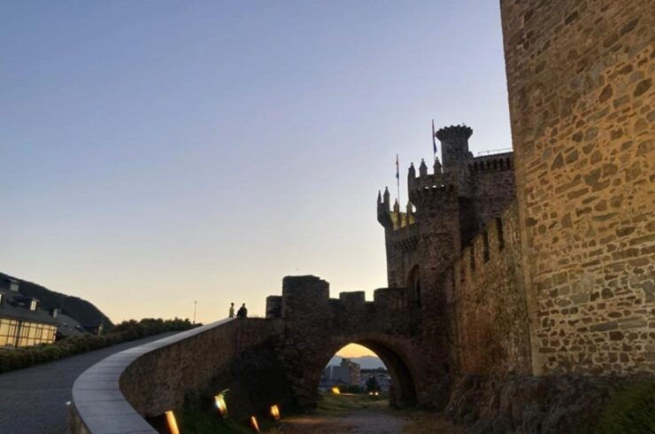 Ponferrada: Mysteries and Legends Guided Walking Tour - Good To Know