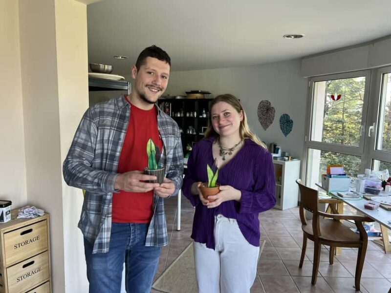 Pont-du-Château: create your own Tiffany stained glass cactus plant - Good To Know