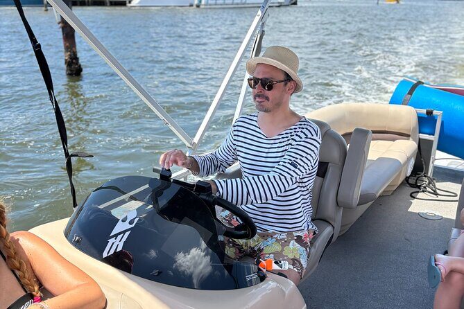 Pontoon Boat 26ft (12pp/115Hp) - Hollywood - FLL - SunBoat rental - FAQ