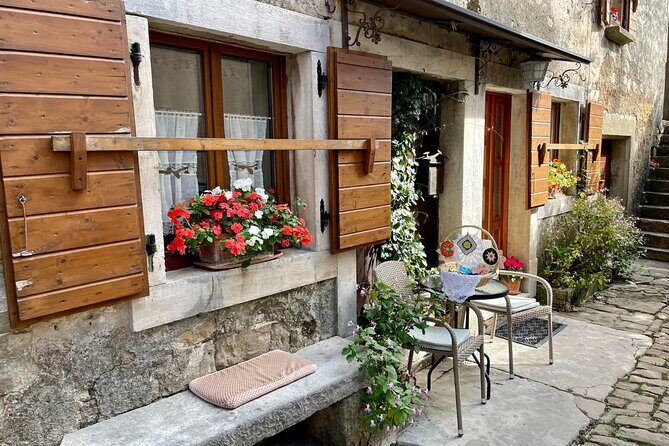 Pore - A Journey Through 4,000 Years of History - FAQ