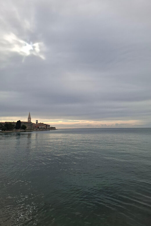 Pore: Sunset Cruise with Dinner and cocktail - FAQ