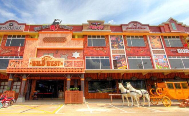 Port Dickson: Wild West Cowboy Indoor Theme Park - Visitor Experience